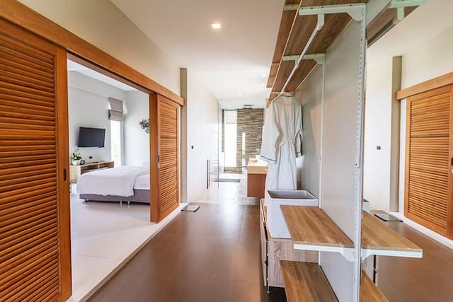 private en-suite bathroom