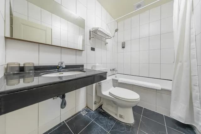 ItaThao Smart Stay with Elevator-Twin room with balcony-12