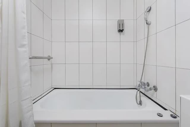 ItaThao Smart Stay with Elevator-Quadruple room with bathtub-13