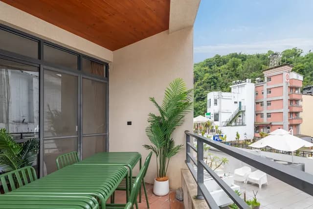 ItaThao Smart Stay with Elevator-Quadruple room with balcony-9