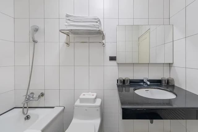 ItaThao Smart Stay with Elevator-Quadruple room with balcony-13