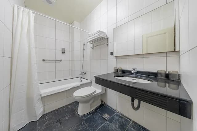 ItaThao Smart Stay with Elevator-Quadruple room with balcony-12