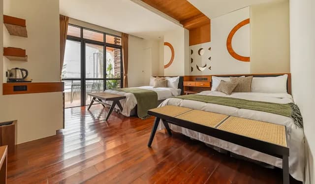 ItaThao Smart Stay with Elevator-Quadruple room with balcony-1