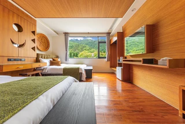 ItaThao Smart Stay with Elevator-Quadruple room with mountain view-1