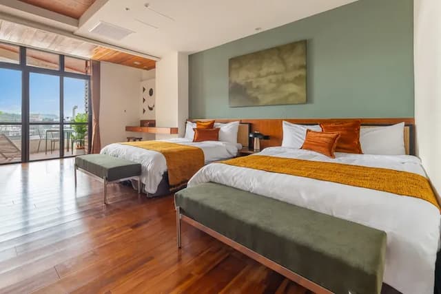 ItaThao Smart Stay with Elevator-Quadruple room with lake view-7