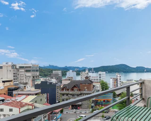 ItaThao Smart Stay with Elevator-Family room with lake view-13