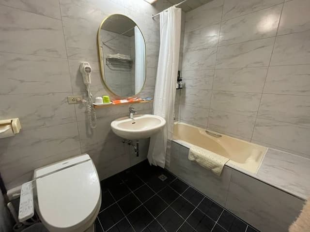 高雄文賓大飯店-駁二館-豪華雙人房(加大床)-8