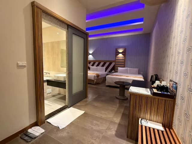 薇風精品汽車旅館 l 免費早餐-商務雙床房_附戶外停車位-5