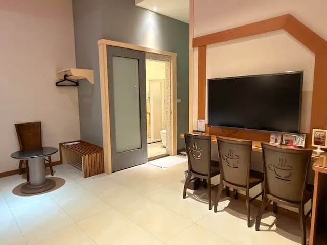 薇風精品汽車旅館 l 免費早餐-商務雙床房_附戶外停車位-6