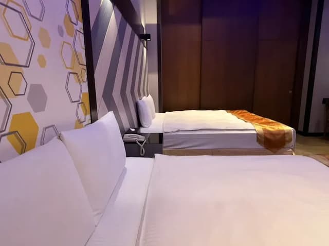 薇風精品汽車旅館 l 免費早餐-商務雙床房_附戶外停車位-3