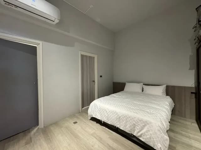 安平九號光舟┃調酒Ba┃電動麻將┃停車方便┃半露天烤肉┃8-22人包棟-簡約雙人房-淋浴-2