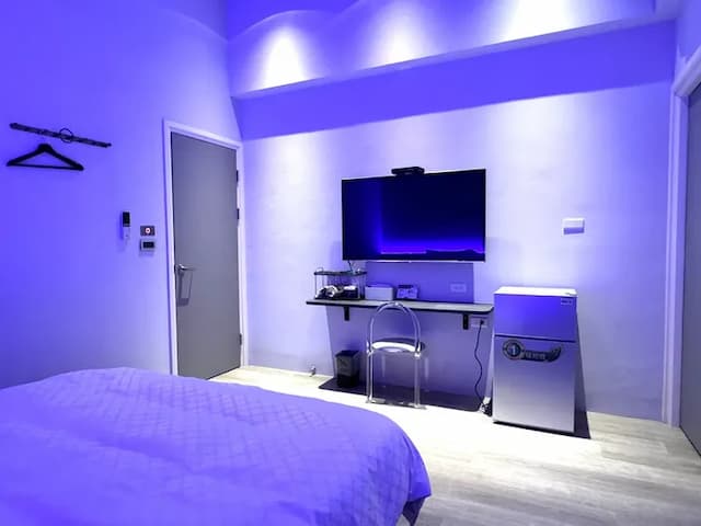 安平九號光舟┃調酒Ba┃電動麻將┃停車方便┃半露天烤肉┃8-22人包棟-簡約雙人房-淋浴-4