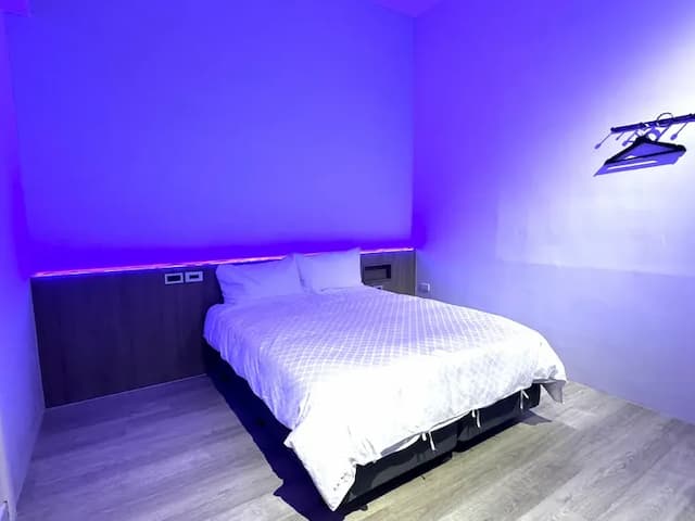 安平九號光舟┃調酒Ba┃電動麻將┃停車方便┃半露天烤肉┃8-22人包棟-簡約雙人房-淋浴-6