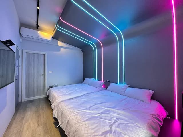 安平九號光舟┃調酒Ba┃電動麻將┃停車方便┃半露天烤肉┃8-22人包棟-家庭4人房-浴缸-5