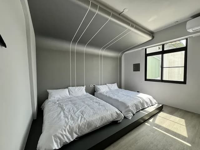 安平九號光舟┃調酒Ba┃電動麻將┃停車方便┃半露天烤肉┃8-22人包棟-家庭4人房-浴缸-7