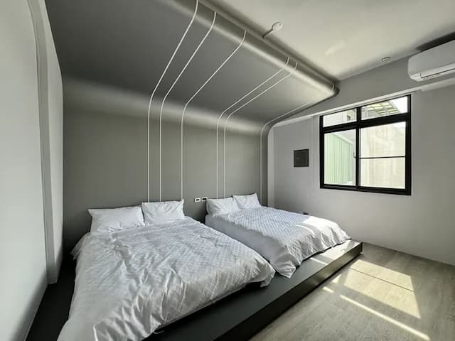 安平九號光舟┃調酒Ba┃電動麻將┃停車方便┃半露天烤肉┃8-22人包棟-家庭4人房-浴缸-8