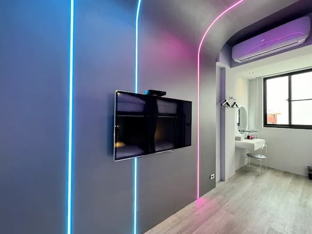 安平九號光舟┃調酒Ba┃電動麻將┃停車方便┃半露天烤肉┃8-22人包棟-膠囊6人房-淋浴-4