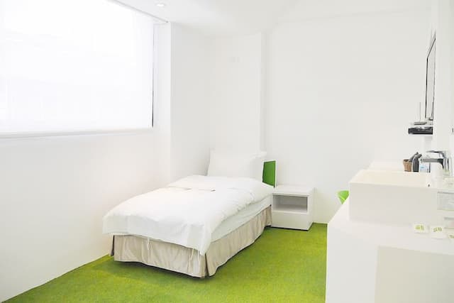Time Flyer Hotel-Deluxe Single Room-2