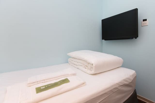 CHECK inn New Taipei LuZhou-Standard Single Room with shared bathroom ,No Window-2