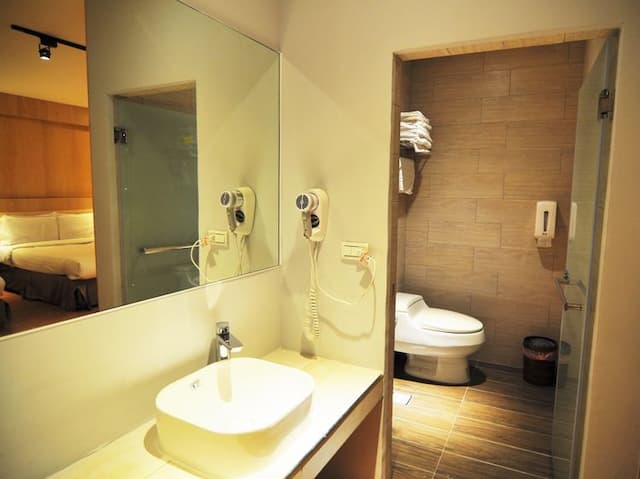 馬丁威旅店-豪華四人房-9