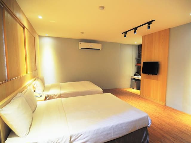 馬丁威旅店-豪華四人房-6