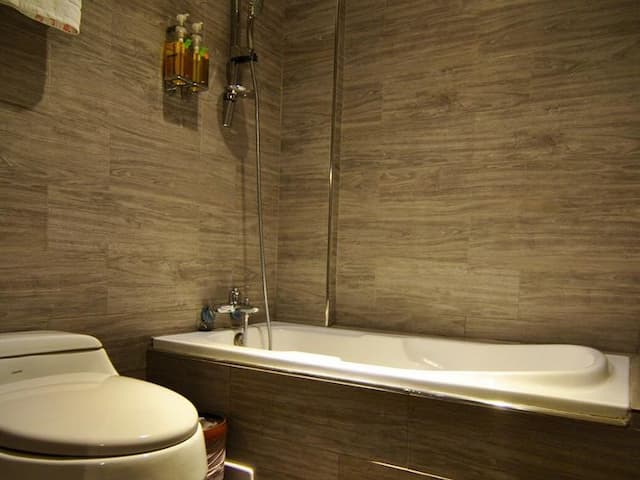 馬丁威旅店-雙床房－無窗-8