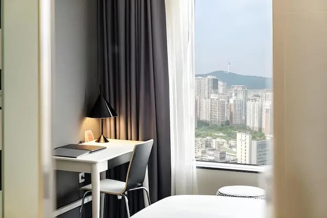 ibis Styles Ambassador Seoul Yongsan-Superior Twin Room-11