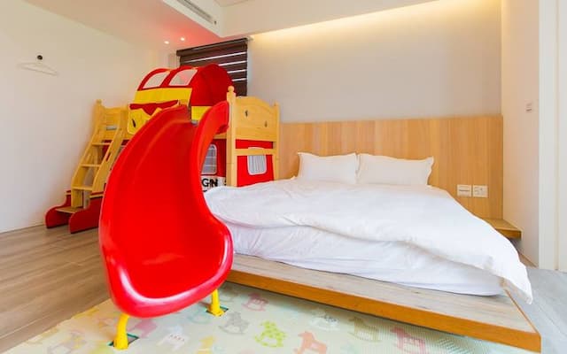 Wo Club Hall-203 light and shadow two big and two small-5