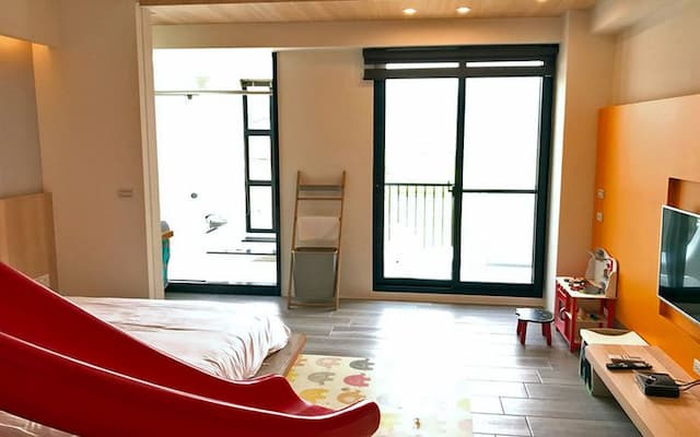 Wo Club Hall-203 light and shadow two big and two small-4