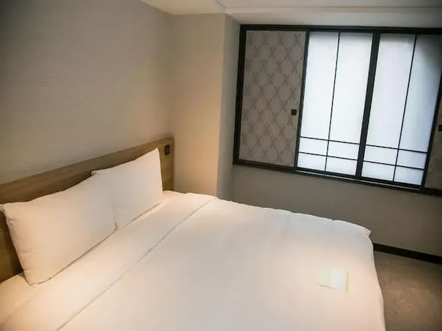 【High Speed Rail Holiday】 Royal Inn Taipei Nanxi 2-Day Free Tour-Standard Double Room－No Window-1