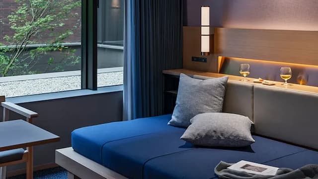 三井花園飯店 京都三條普米爾｜大浴場/京都文化博物館對面/烏丸御池站步行4分-高級特大雙人床房: 附設沙發床｜可帶不佔床兒童(0-5歲) 1位【不挑房】-2