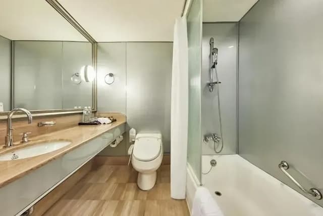 【高鐵假期】 台北凱撒大飯店2日自由行｜近台北車站、站前商圈-【常態促銷】- 精緻四人房(10坪-2大床-含早)-3