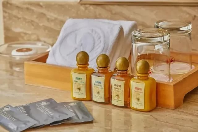 【高鐵假期】 台北凱撒大飯店2日自由行｜近台北車站、站前商圈-【常態促銷】- 精緻四人房(10坪-2大床-含早)-4