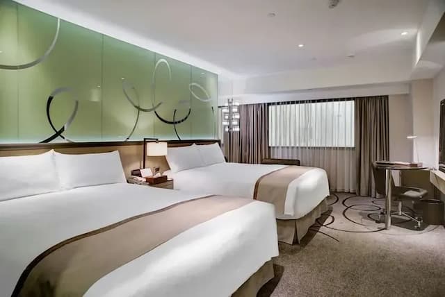 【高鐵假期】 翰品酒店高雄2日自由行｜近鹽埕埔站、駁二藝術特區-【搭高鐵．送住宿】- 雅緻家庭房(2中床，含早餐)-1