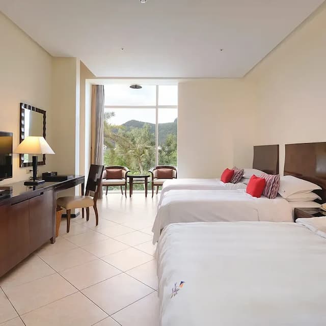 【High Speed Rail Holiday】 2-Day Free Travel at Kenting Chateau Beach Hotel-[Regular Promotion] - Family Room - Mountain View (Any hotel - 1 King Bed + 2 Small Beds / 2 King Beds)-6