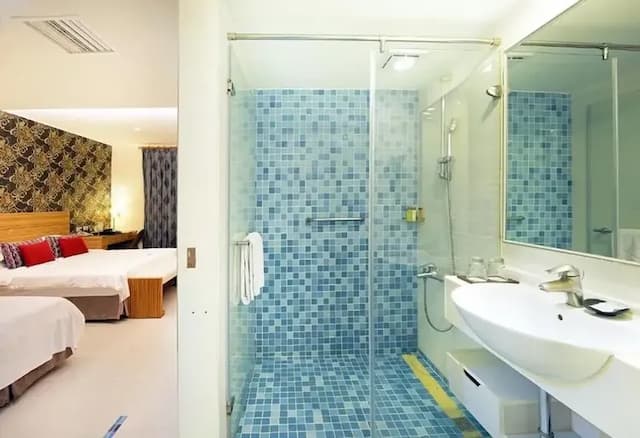 【High Speed Rail Holiday】 2-Day Free Travel at Kenting Chateau Beach Hotel-[Regular Promotion] - Family Room - Mountain View (Any hotel - 1 King Bed + 2 Small Beds / 2 King Beds)-8