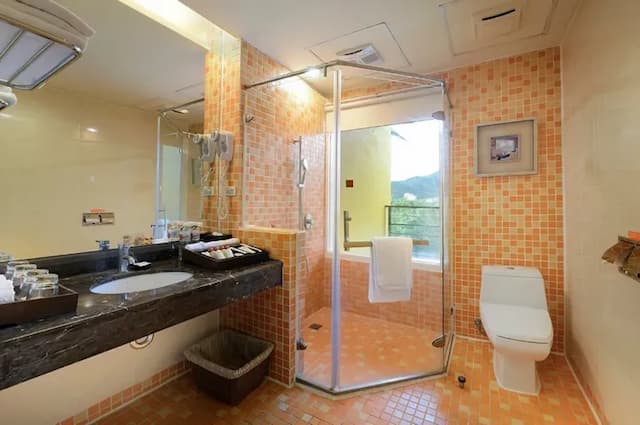 【High Speed Rail Holiday】 2-Day Free Travel at Kenting Chateau Beach Hotel-[Regular Promotion] - Family Room - Mountain View (Any hotel - 1 King Bed + 2 Small Beds / 2 King Beds)-9