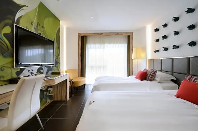 【High Speed Rail Holiday】 2-Day Free Travel at Kenting Chateau Beach Hotel-[Normal Promotion] - Standard Double Room - Mountain View (Pro Hall - 1 King Bed/2 Twin Beds)-3