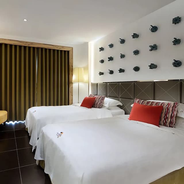 【High Speed Rail Holiday】 2-Day Free Travel at Kenting Chateau Beach Hotel-[Normal Promotion] - Standard Double Room - Mountain View (Pro Hall - 1 King Bed/2 Twin Beds)-1