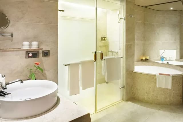 【High Speed Rail Holiday】 2-Day Free Travel in Taipei at Grand Palais Hotel-[Limited Offer] - [Limited Offer] Deluxe Family Room (2 Queen Beds - Breakfast Excluded)-3