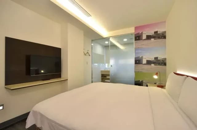 【High Speed Rail Holiday】 2-Day Free Travel at Taipei Hotel-Elegant Double Room with Breakfast-No Windows-4