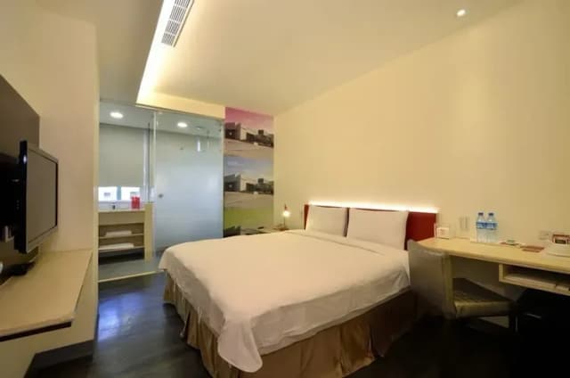 【High Speed Rail Holiday】 2-Day Free Travel at Taipei Hotel-Elegant Double Room with Breakfast-No Windows-3