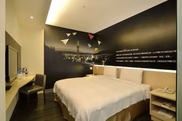 【High Speed Rail Holiday】 2-Day Free Travel at Taipei Hotel-Elegant Double Room with Breakfast-No Windows-1