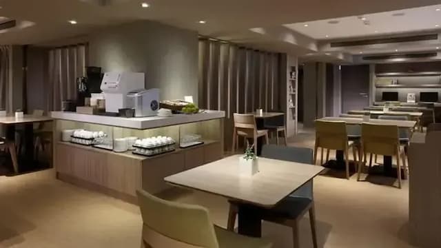 【High Speed Rail Holiday】 Royal Inn Taipei Linsen 2-Day Free Tour-[Regular Promotion] - Comfort Room (2 Queen Beds)-6