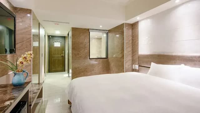 【High Speed Rail Holiday】 2-Day Free Travel at Nantou Sun Moon Lake Pier Leisure Hotel-[Sun Moon Lake is fun_free boat ticket] - [Sun Moon Lake is fun] Shuishalian Pavilion - Street view double room (1 big bed/2 small beds)-3