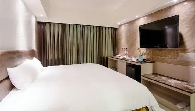 【High Speed Rail Holiday】 2-Day Free Travel at Nantou Sun Moon Lake Pier Leisure Hotel-[Sun Moon Lake is fun_free boat ticket] - [Sun Moon Lake is fun] Shuishalian Pavilion - Street view double room (1 big bed/2 small beds)-1