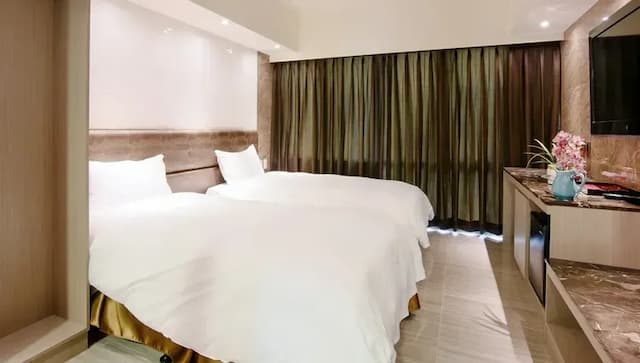 【High Speed Rail Holiday】 2-Day Free Travel at Nantou Sun Moon Lake Pier Leisure Hotel-[Sun Moon Lake is fun_free boat ticket] - [Sun Moon Lake is fun] Shuishalian Pavilion - Street view double room (1 big bed/2 small beds)-2