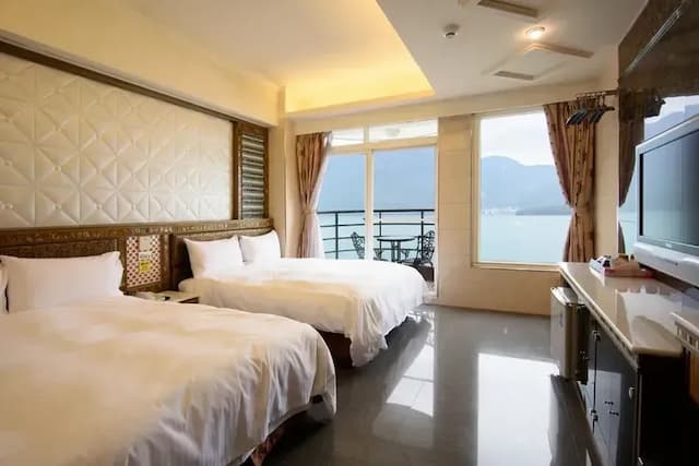 【High Speed Rail Holiday】 2-Day Free Travel at Nantou Sun Moon Lake Pier Leisure Hotel-[Sun Moon Lake Fun_Free Boat Ticket] - [Sun Moon Lake Fun] Leisure Hall - Full Lake View Quadruple Room (2 King Beds)-1