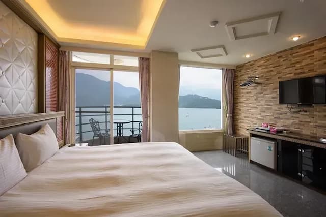 【High Speed Rail Holiday】 2-Day Free Travel at Nantou Sun Moon Lake Pier Leisure Hotel-[Sun Moon Lake Fun_Free Boat Ticket] - [Sun Moon Lake Fun] Leisure Hall - Full Lake View Double Room (1 King Bed/2 Twin Beds)-3