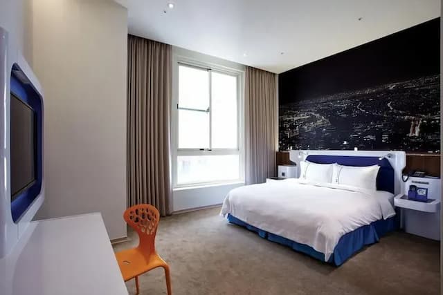 【高鐵假期】 台中頭等艙飯店綠園道館2日自由行｜近勤美綠園道，飛機客艙主題-【常態促銷】- 豪華客房(1大床/2小床)-1